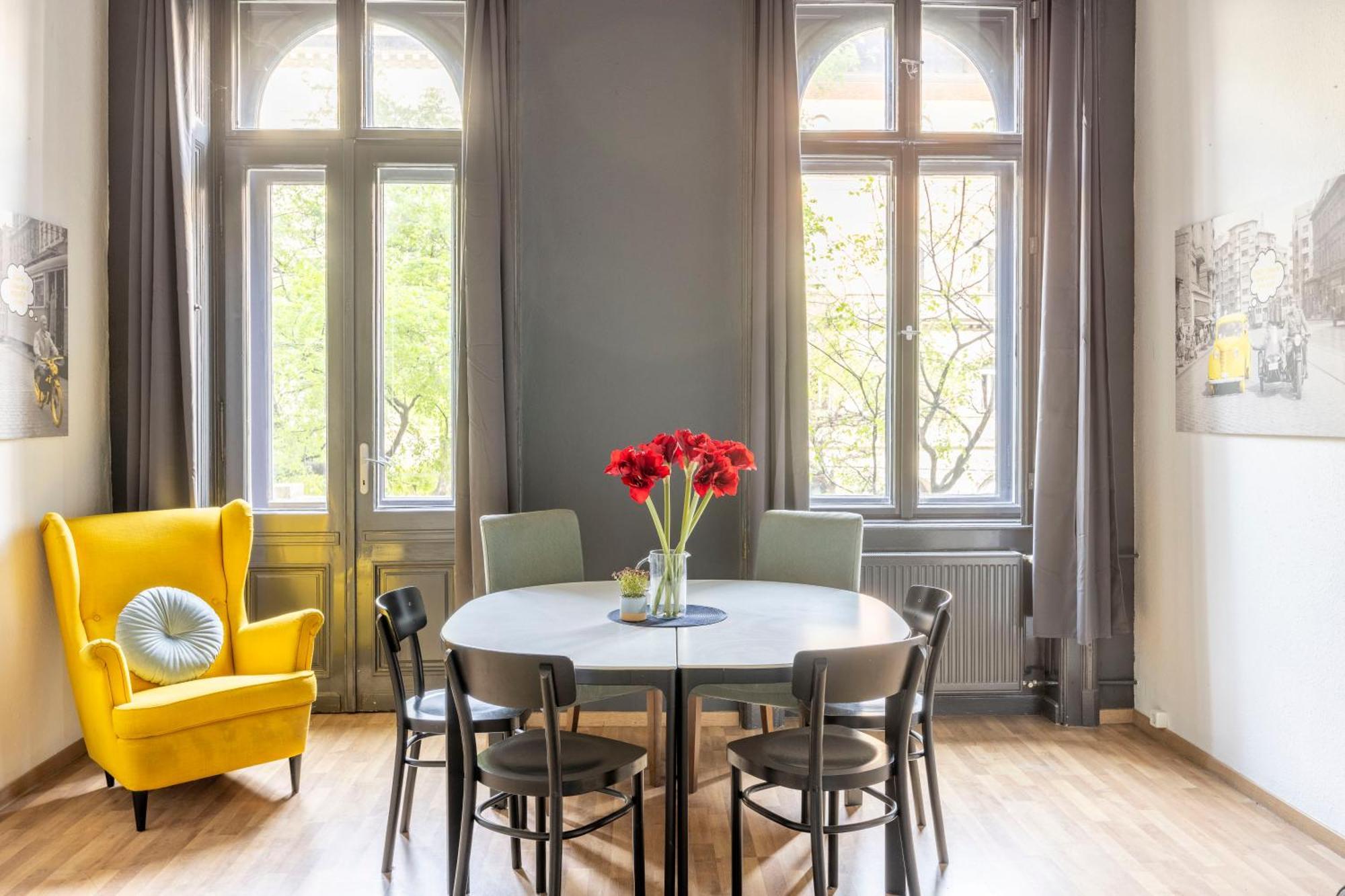 Cozy & Nostalgic Budapest Style Apartment In The Center Exterior photo